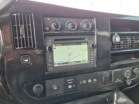 Used 2018 GMC Savana 2500 w/ Enhanced Convenience Package RWD image 13