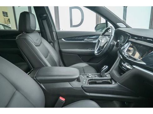 Used 2023 Cadillac XT6 Premium Luxury w/ Technology Package image 7