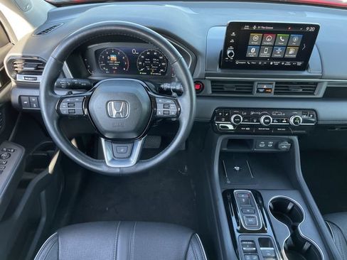 Used 2025 Honda Pilot Elite image 12