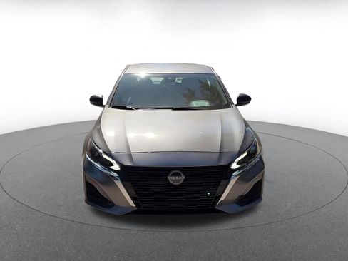 Used 2025 Nissan Altima 2.5 SV image 4