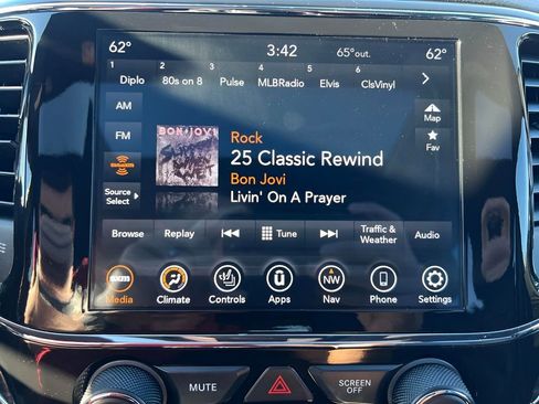 Used 2022 Jeep Grand Cherokee Limited image 27