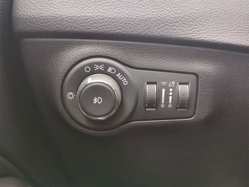 Certified 2019 Jeep Compass Altitude image 28