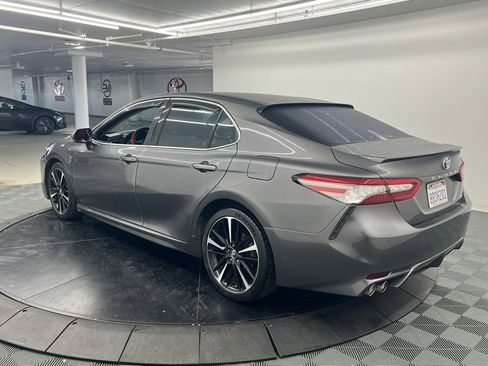 Used 2018 Toyota Camry XSE image 4