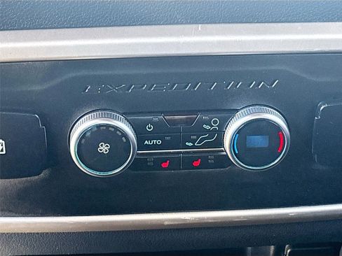 Used 2023 Ford Expedition Limited image 29