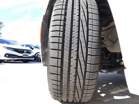 Used 2018 Chrysler 300 Limited image 24