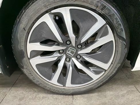 Used 2019 Honda Accord Touring image 4