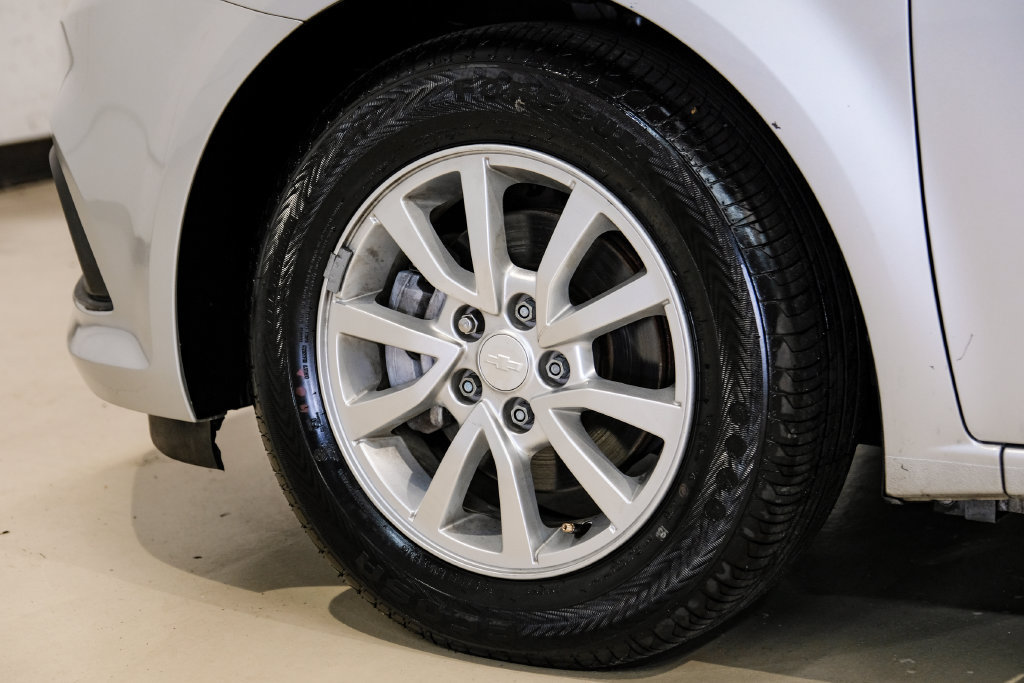 Used 2020 Chevrolet Sonic LT FWD image 64