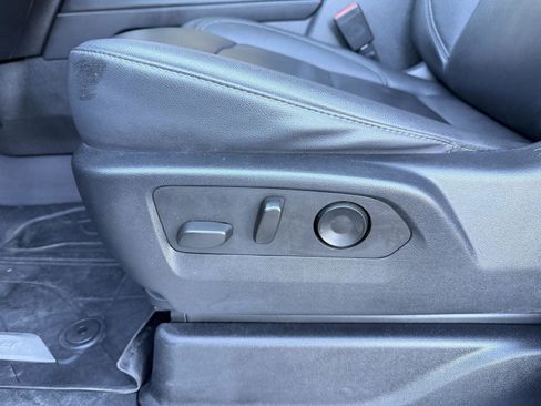 Used 2022 Chevrolet Tahoe LT w/ Luxury Package image 19