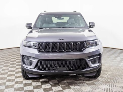 New 2025 Jeep Grand Cherokee Altitude image 5