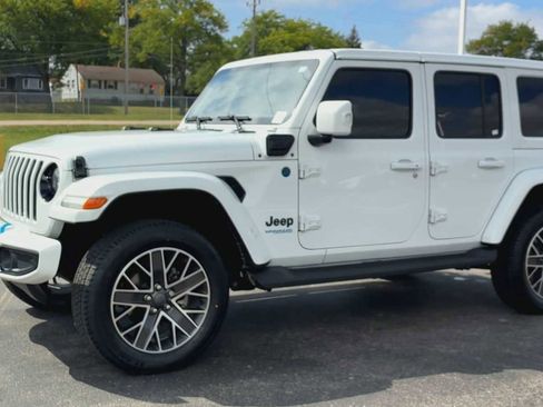 Used 2022 Jeep Wrangler Unlimited Sahara image 6