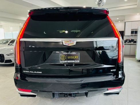 Used 2022 Cadillac Escalade Luxury w/ LPO, Illumination Package image 6