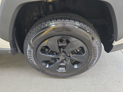 Used 2020 Toyota RAV4 LE FWD image 32