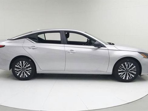 Certified 2024 Nissan Altima 2.5 SV image 8