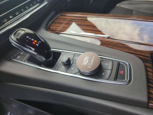 Used 2022 Cadillac Escalade ESV Premium Luxury AWD/4WD image 16