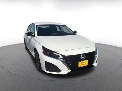 Used 2025 Nissan Altima 2.5 SV FWD image 3