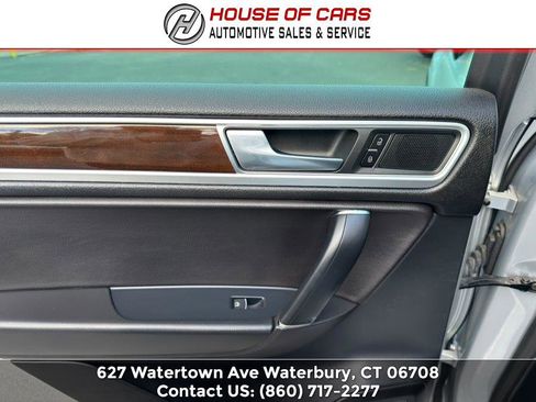 Used 2016 Volkswagen Touareg Sport image 54