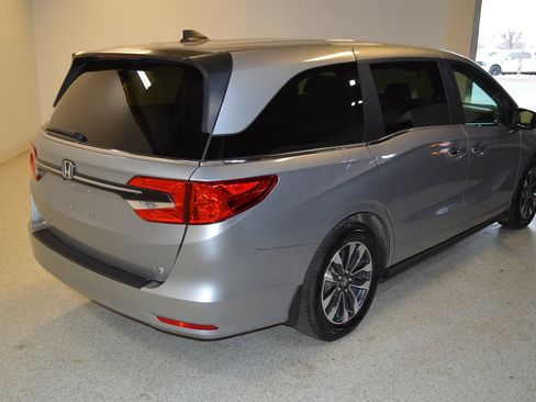 Used 2024 Honda Odyssey EX-L image 3