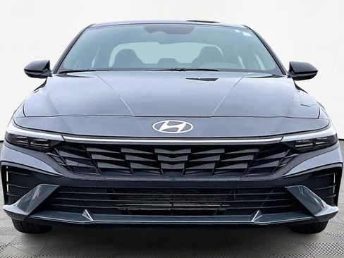 Used 2025 Hyundai Elantra Sport image 3