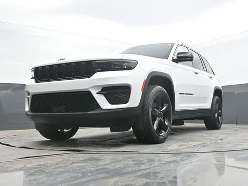 Used 2023 Jeep Grand Cherokee Altitude image 52