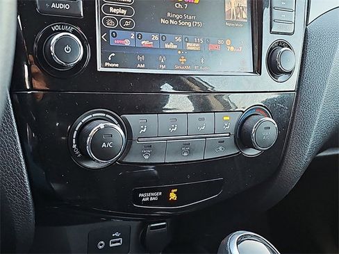 Used 2021 Nissan Rogue Sport S image 15