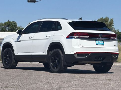 Used 2024 Volkswagen Atlas Cross Sport SE w/ Panoramic Sunroof Package AWD/4WD image 6