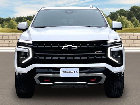 Used 2025 Chevrolet Suburban Z71 AWD/4WD image 3