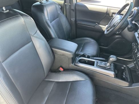 Used 2023 Toyota Tacoma TRD Off-Road w/ TRD Premium Off Road Package image 10