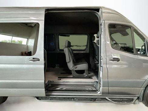 Used 2024 Mercedes-Benz Sprinter 2500 image 31