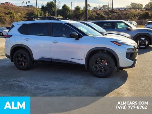 Used 2025 Nissan Rogue SV image 11