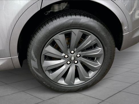 Used 2025 Land Rover Discovery Sport S image 10