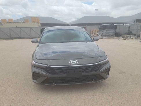Used 2024 Hyundai Elantra SEL FWD image 3