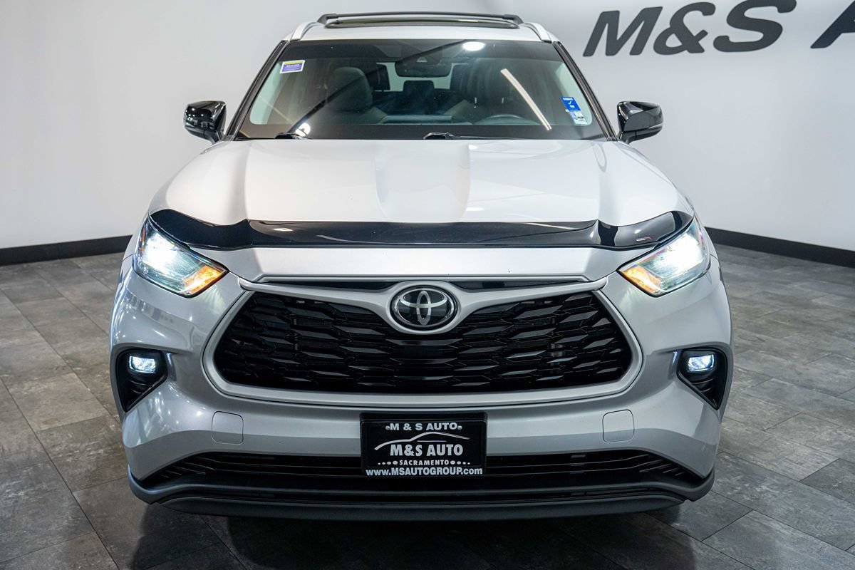 Used 2022 Toyota Highlander XLE AWD/4WD image 6