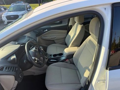 Used 2017 Ford C-MAX SE FWD image 9