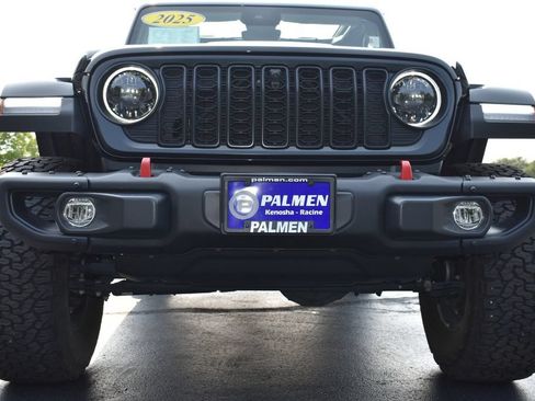 Used 2025 Jeep Wrangler Unlimited Rubicon AWD/4WD image 3