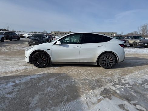 Used 2023 Tesla Model Y Performance image 4