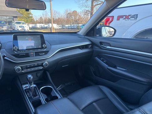 Used 2024 Nissan Altima 2.5 SR image 30