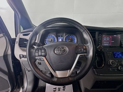 Used 2019 Toyota Sienna XLE image 10