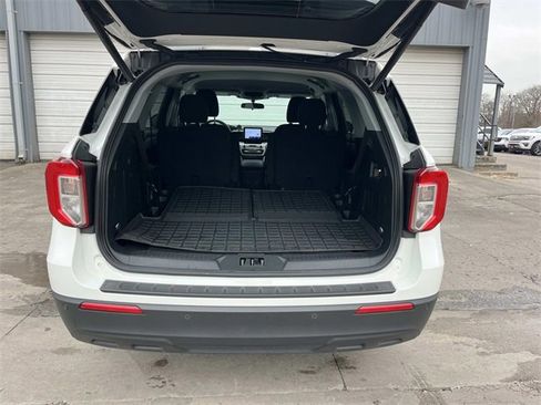 Used 2023 Ford Explorer XLT image 12