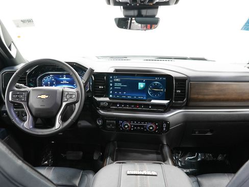 Used 2025 Chevrolet Silverado 2500 High Country w/ High Country Premium Package AWD/4WD image 16