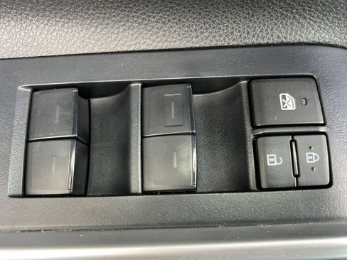 Certified 2023 Toyota Highlander XLE image 11