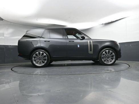 Used 2025 Land Rover Range Rover SE image 28