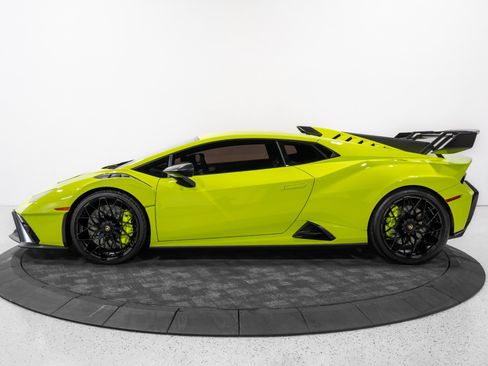 Used 2023 Lamborghini Huracan STO RWD image 3