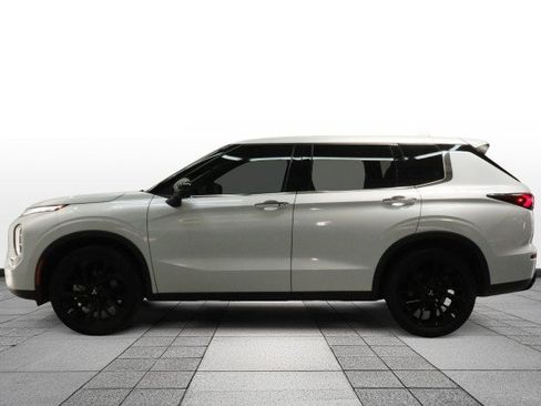 Used 2024 Mitsubishi Outlander SE FWD image 4
