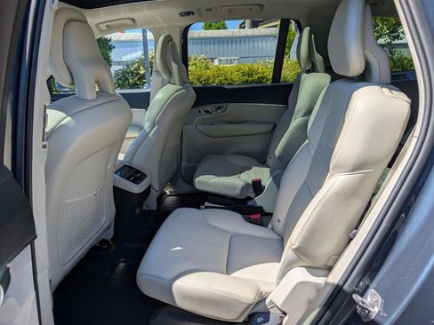 Used 2020 Volvo XC90 T6 Momentum w/ Protection Package Premier AWD/4WD image 11