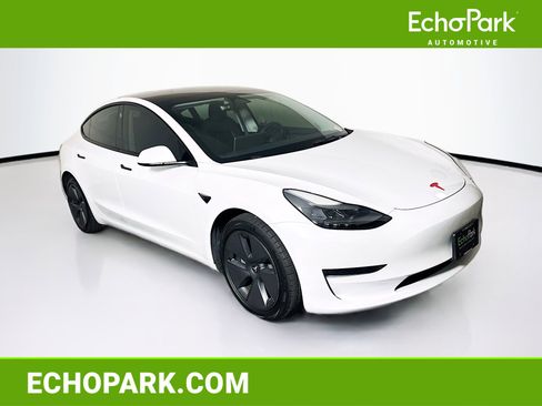 Used 2023 Tesla Model 3 Standard Range image 1