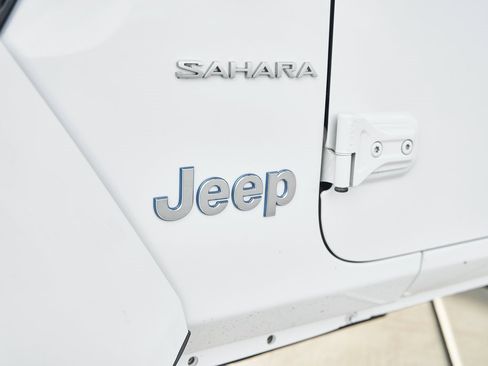 Used 2023 Jeep Wrangler Unlimited Sahara image 8