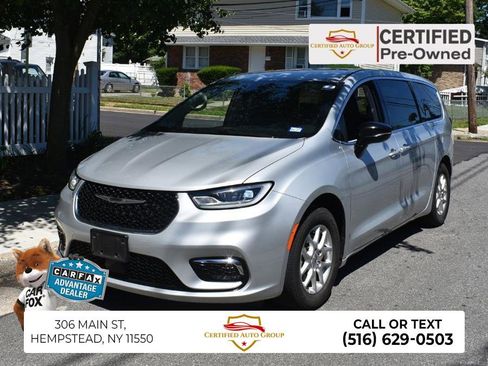 Used 2024 Chrysler Pacifica Touring-L FWD image 1