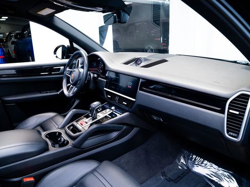 Used 2019 Porsche Cayenne AWD/4WD image 28