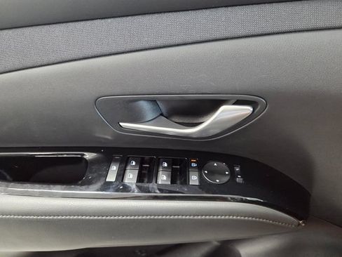 Certified 2025 Hyundai Tucson Limited FWD image 32