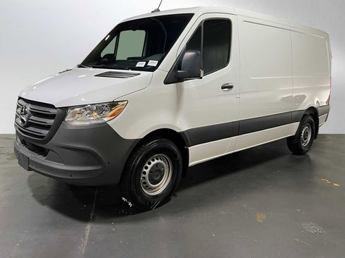 Used 2025 Mercedes-Benz Sprinter 2500 image 7